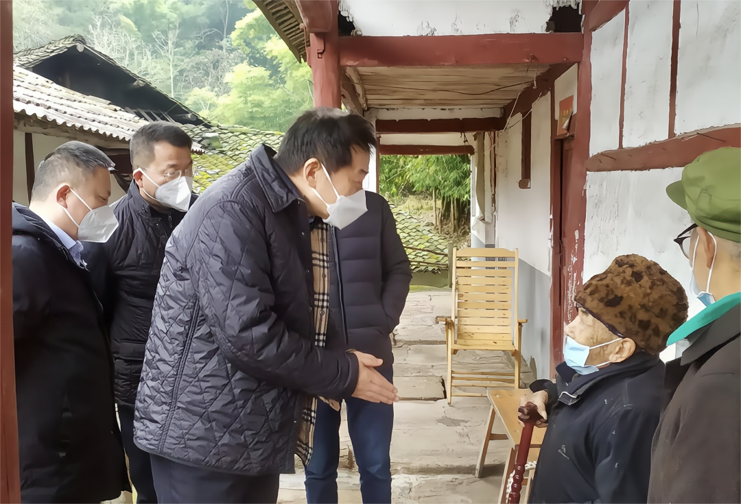 四川省尊龙凯时集团党委书记、董事长任丁率队赴嘉陵区开展帮扶工作