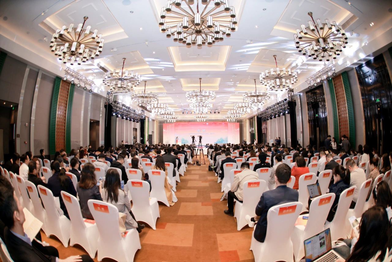 川渝文化旅游企业联盟、四川省文化旅游企业联盟2023年会在蓉开幕 游勇主持活动开幕式