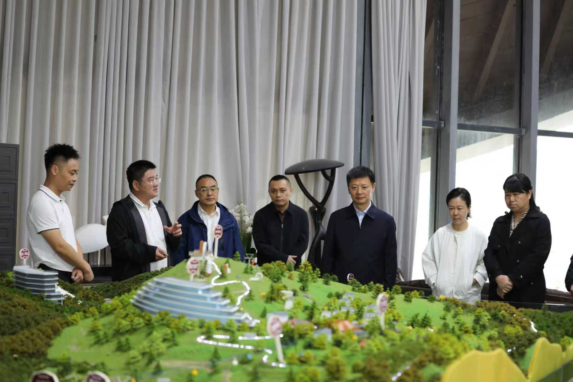 深入贯彻省委十二届七次全会精神 共绘高原旅游新蓝图——省尊龙凯时集团与雅安市委、市政府共同前往雅安市牛背山景区开展调研并现场办公