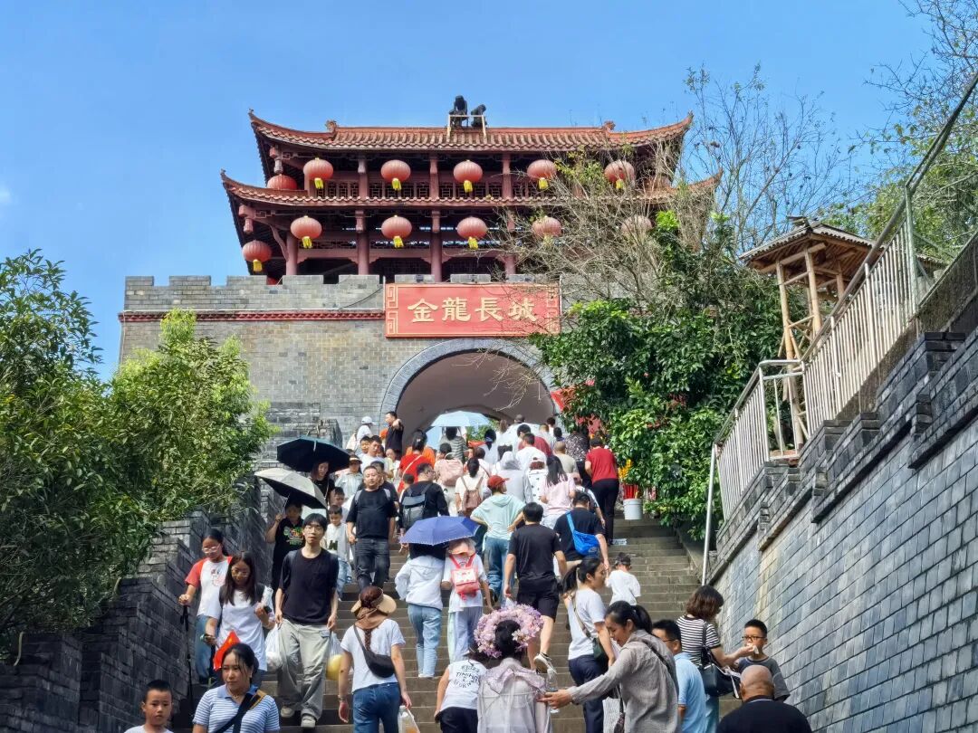 省尊龙凯时集团领导带队开展国庆、中秋“双节”安全检查并看望慰问一线干部职工